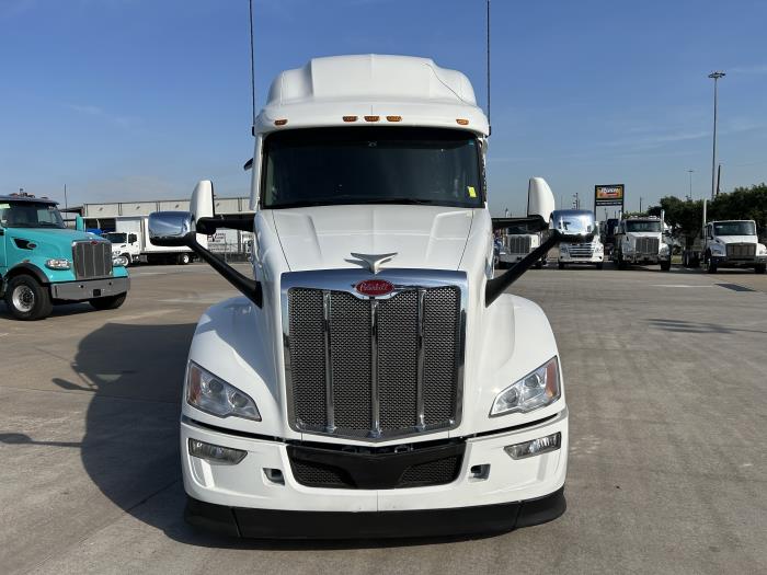 2023 Peterbilt 579-8