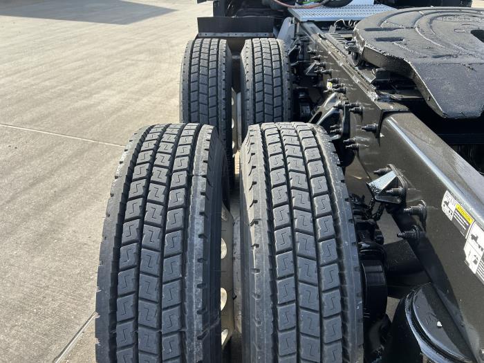 2023 Peterbilt 579-12