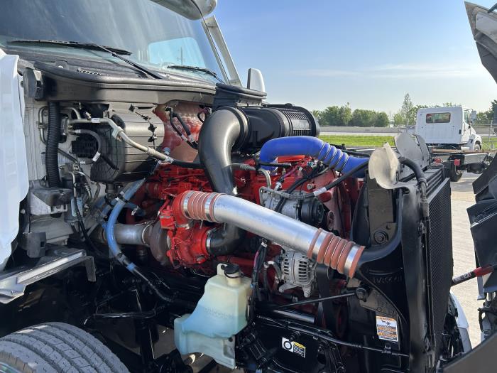 2023 Peterbilt 579-18