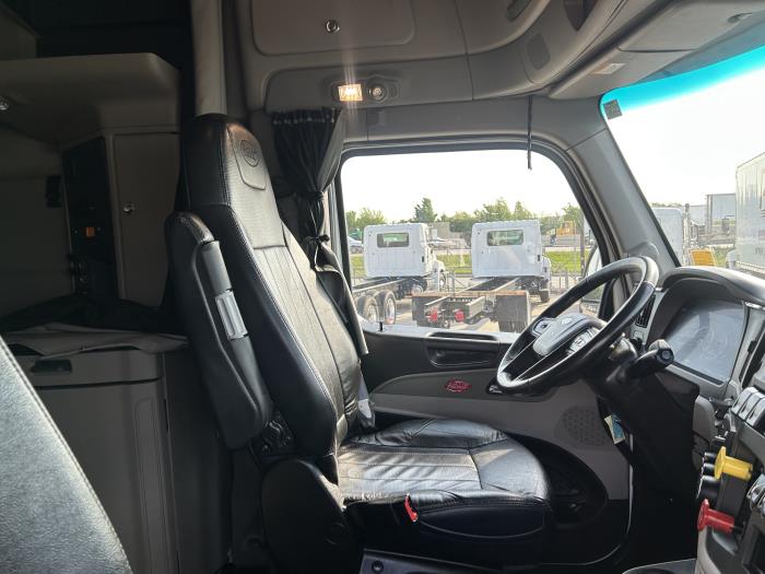 2023 Peterbilt 579-24