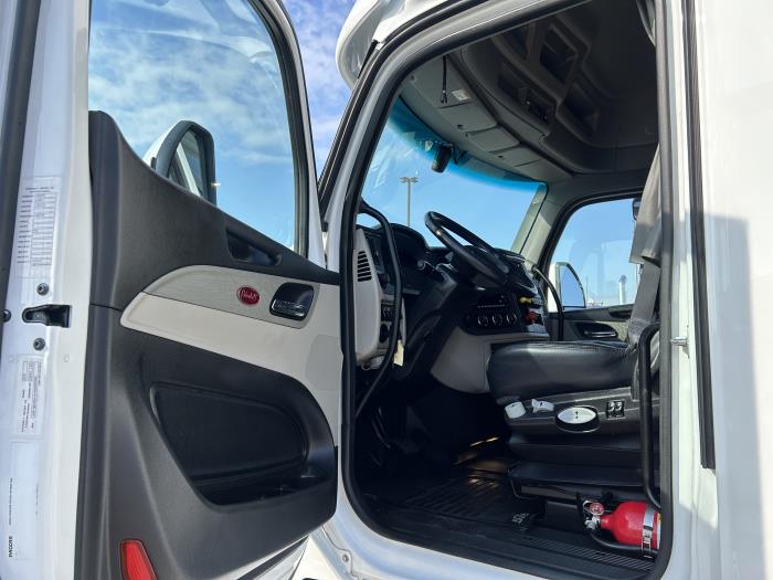 2023 Peterbilt 579-25