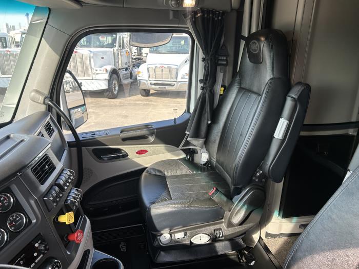 2023 Peterbilt 579-26
