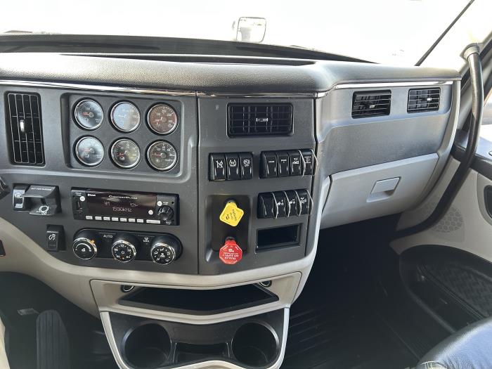 2023 Peterbilt 579-37