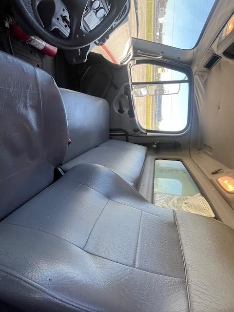 2018 Freightliner Business Class M2 106-5