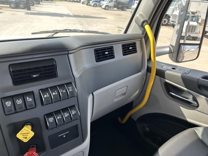 2026 Peterbilt 567-28