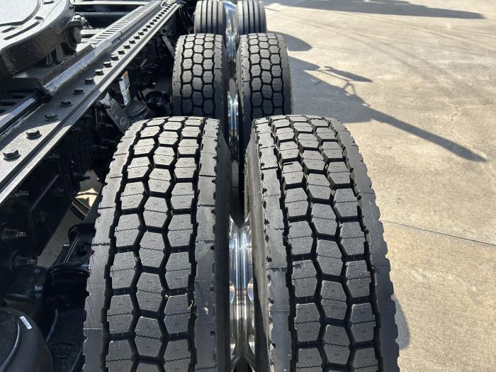 2026 Peterbilt 589-12