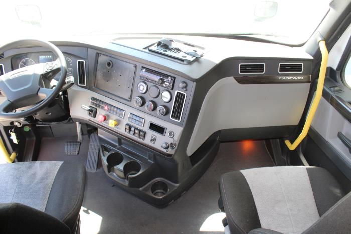 2021 Freightliner Cascadia-13