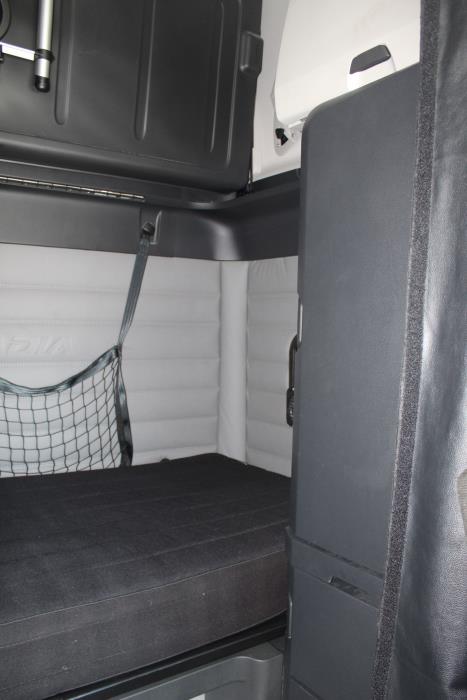 2021 Freightliner Cascadia-15