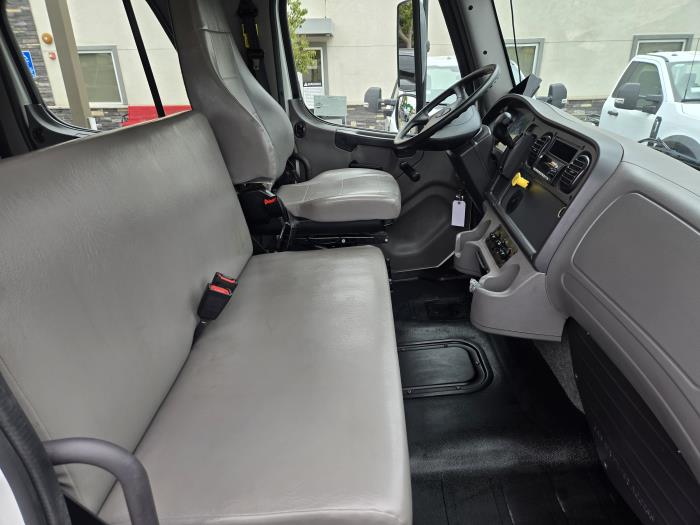 2023 Freightliner Business Class M2 106-5