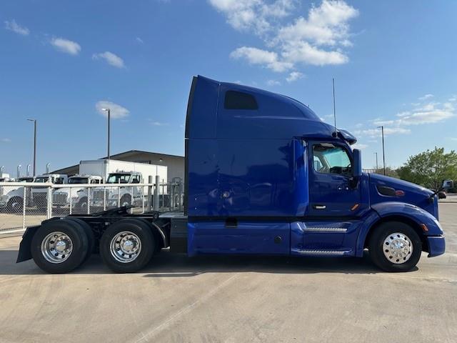 2022 Peterbilt 579-8