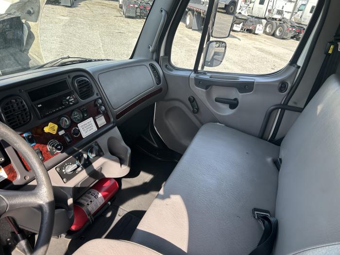 2018 Freightliner Business Class M2 106-17