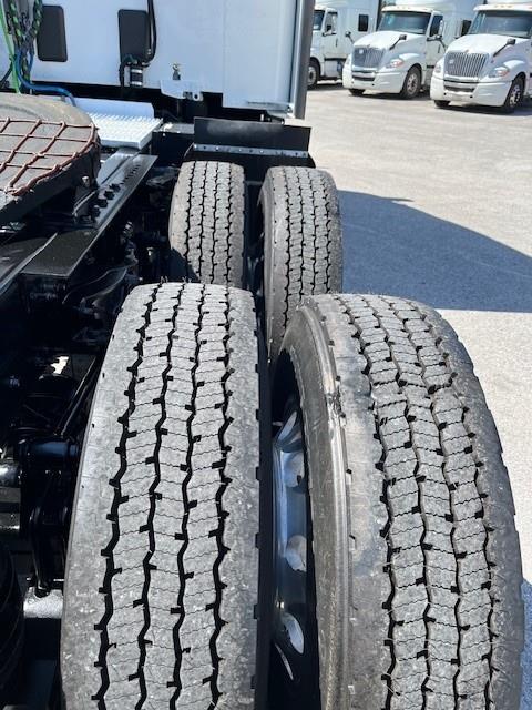 2022 Peterbilt 579-5