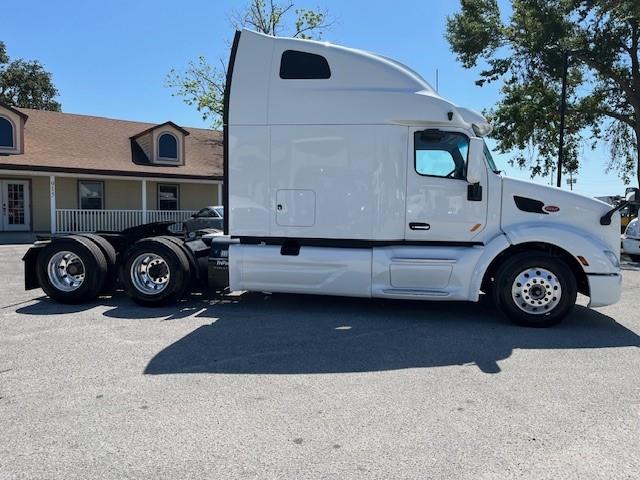 2022 Peterbilt 579-8