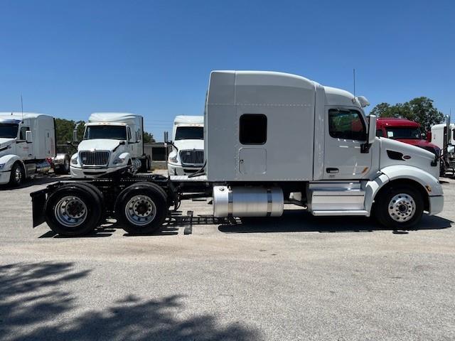 2021 Peterbilt 579-8