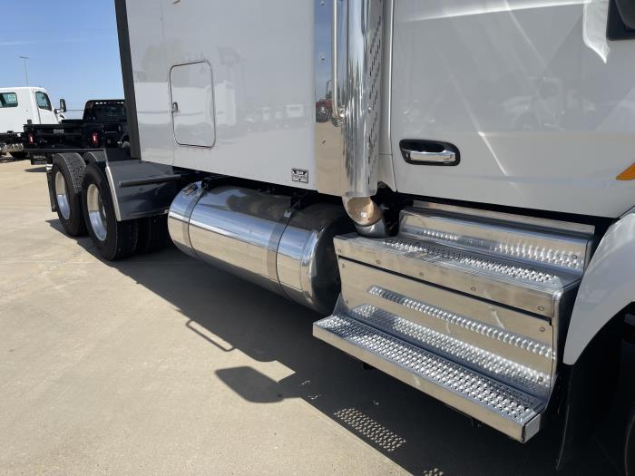 2022 Peterbilt 579-4