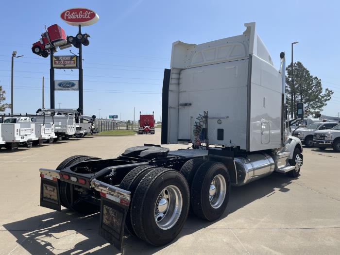 2022 Peterbilt 579-8