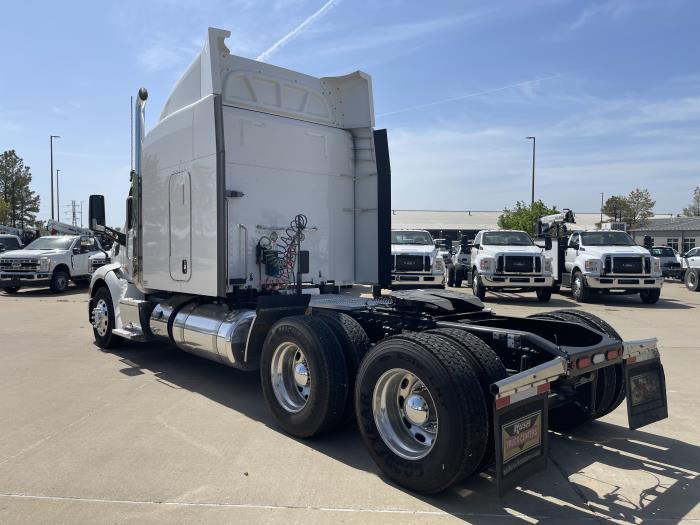 2022 Peterbilt 579-10