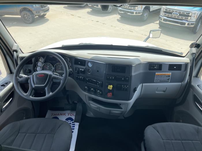 2022 Peterbilt 579-26