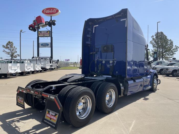 2022 Peterbilt 579-8