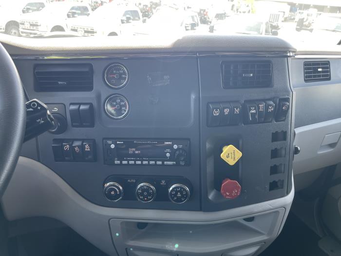 2022 Peterbilt 579-17