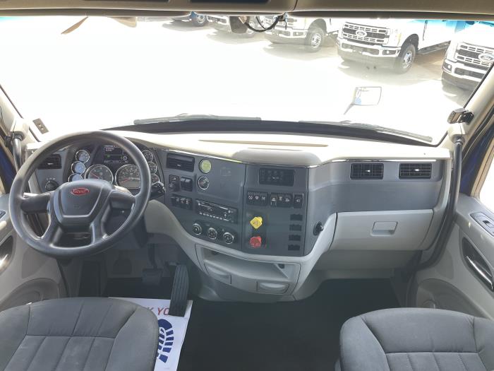 2022 Peterbilt 579-27