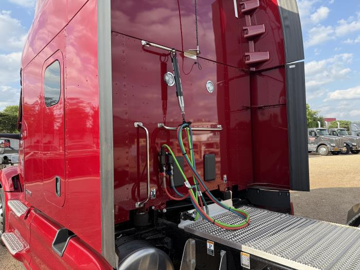 2026 Peterbilt 579-18