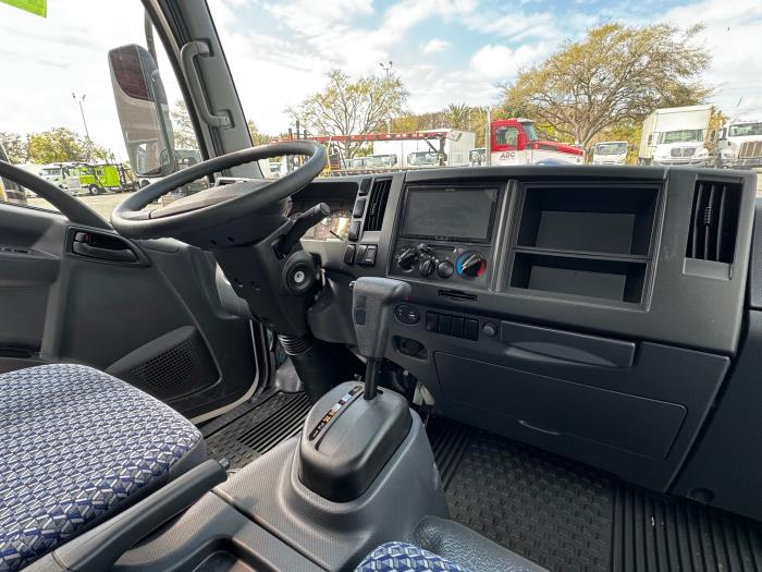 2024 Isuzu NPR-7