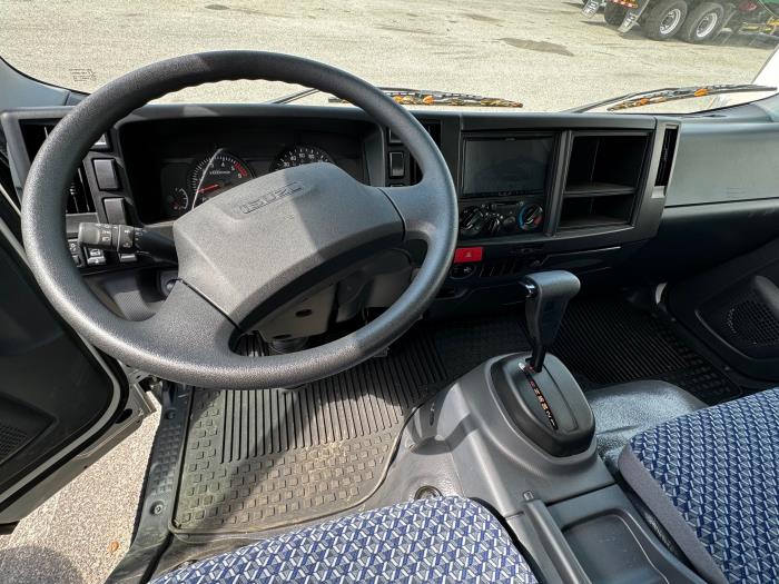2024 Isuzu NPR-8