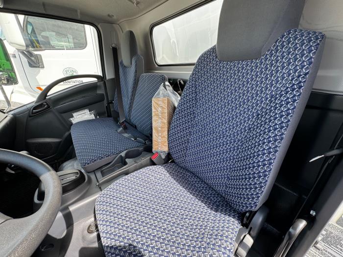 2024 Isuzu NPR-9