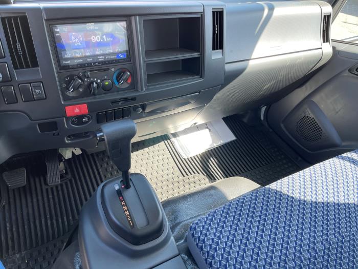 2024 Isuzu NPR-11