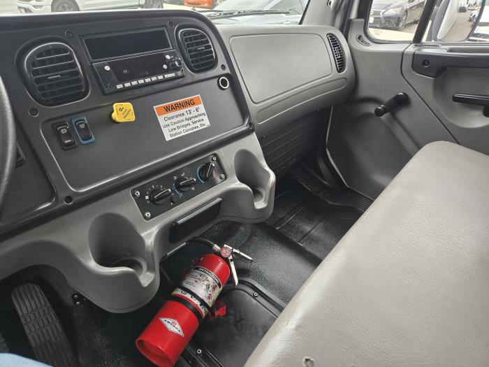 2022 Freightliner Business Class M2 106-3