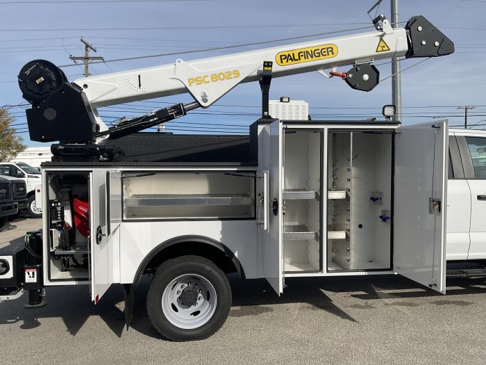 2025 Ford F-550-9