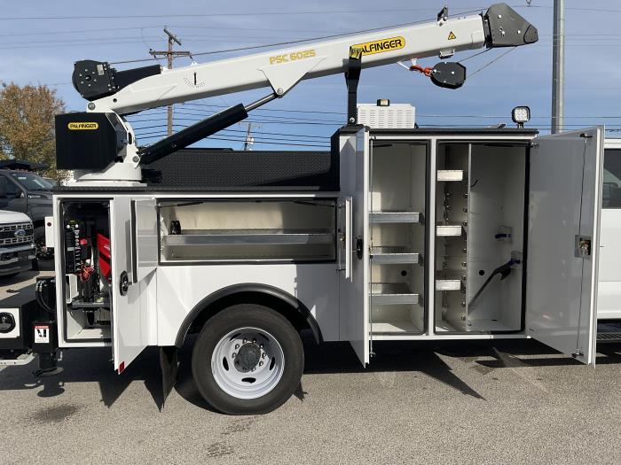2025 Ford F-550-9