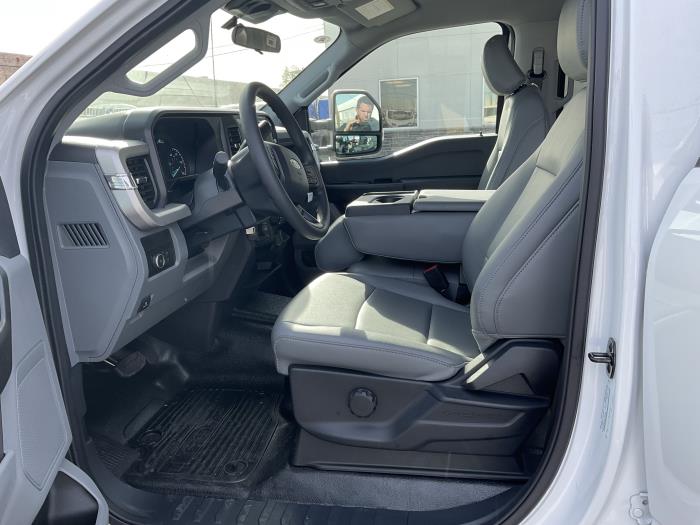 2025 Ford F-550-14