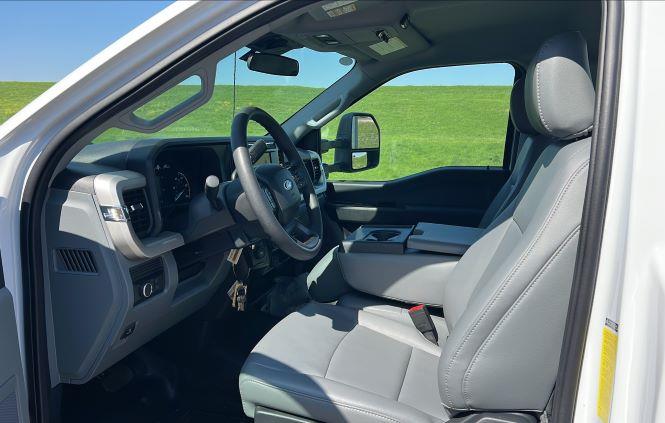 2025 Ford F-550-3