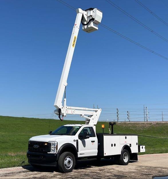 2025 Ford F-550-4