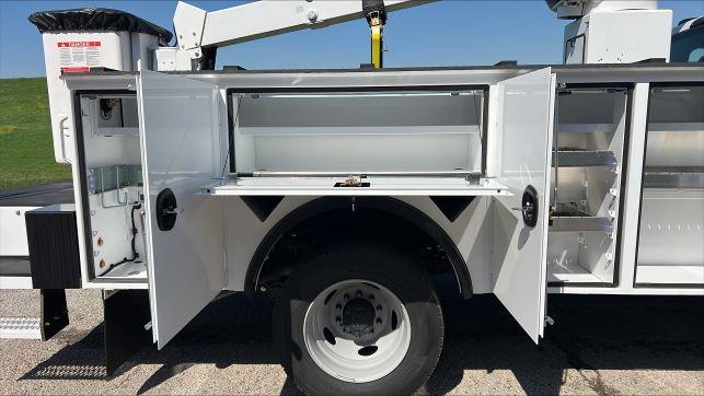 2025 Ford F-550-18