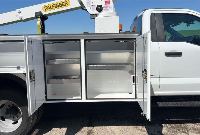 2025 Ford F-550-23