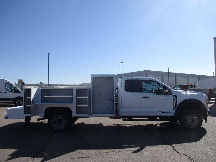 2025 Ford F-550-4