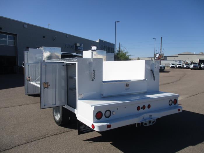 2025 Ford F-550-8