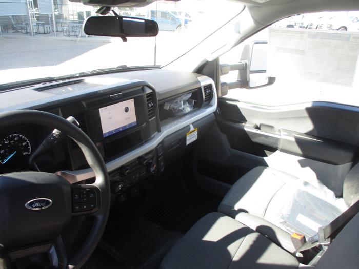 2025 Ford F-550-12