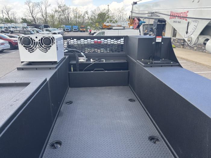 2024 Ford F-550-8