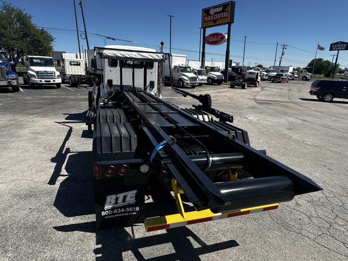 2025 Peterbilt 567-4
