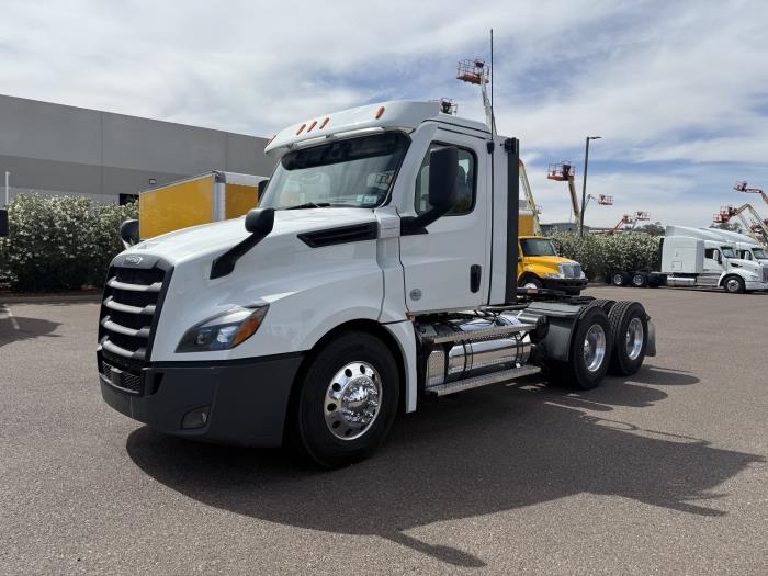 2022 Freightliner Cascadia-1