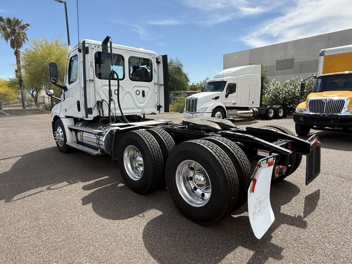 2022 Freightliner Cascadia-3