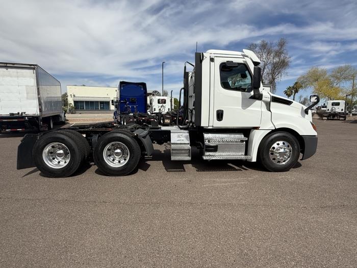 2022 Freightliner Cascadia-6