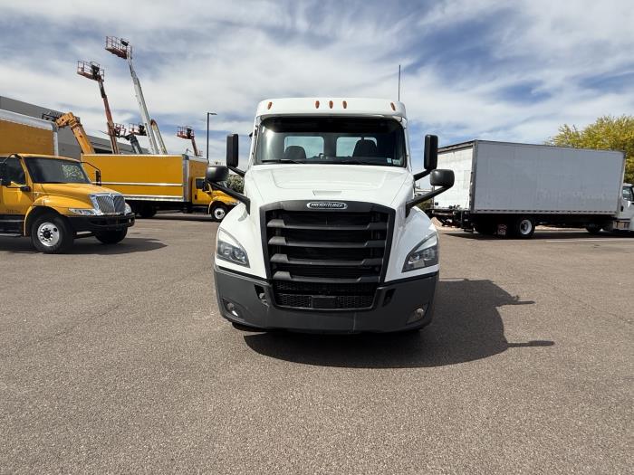 2022 Freightliner Cascadia-8