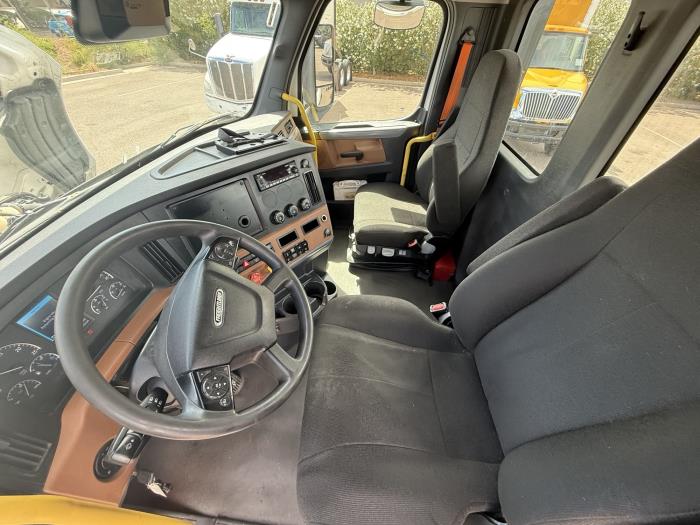 2022 Freightliner Cascadia-10