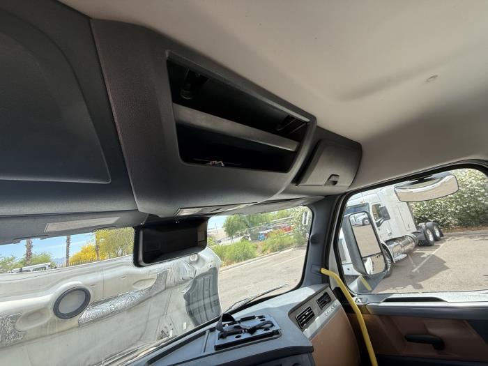 2022 Freightliner Cascadia-13