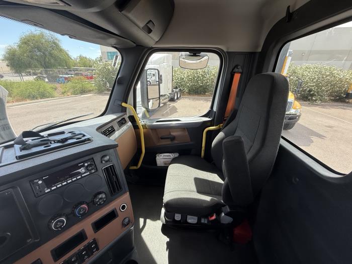 2022 Freightliner Cascadia-14